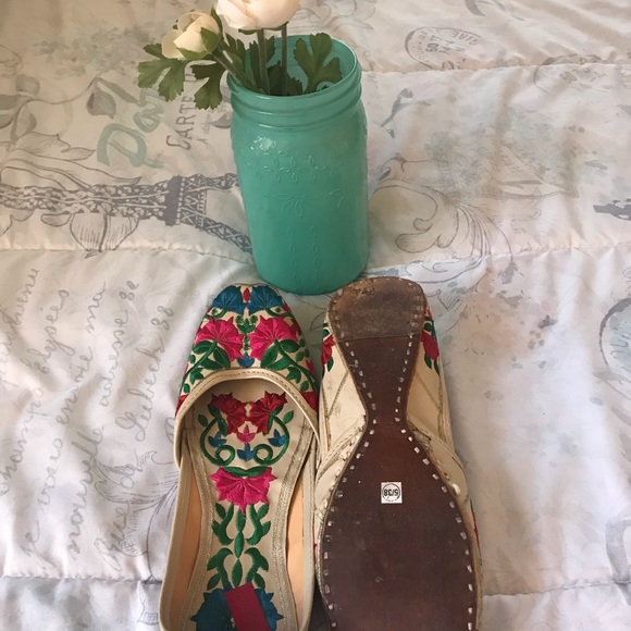 Floral shoes - Picture 3 of 3